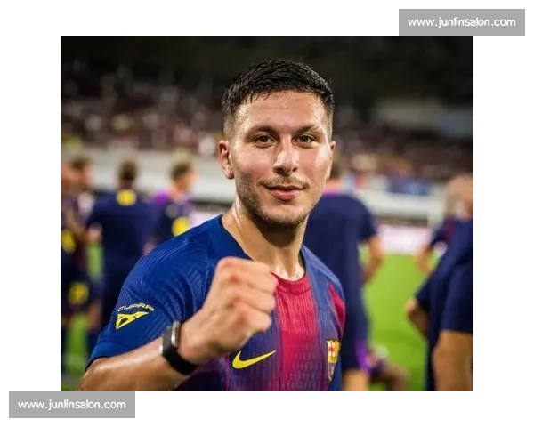 巴萨 19 岁天才右后卫租借在即！弗里克弃用，巴黎 FC 领衔多国哄抢